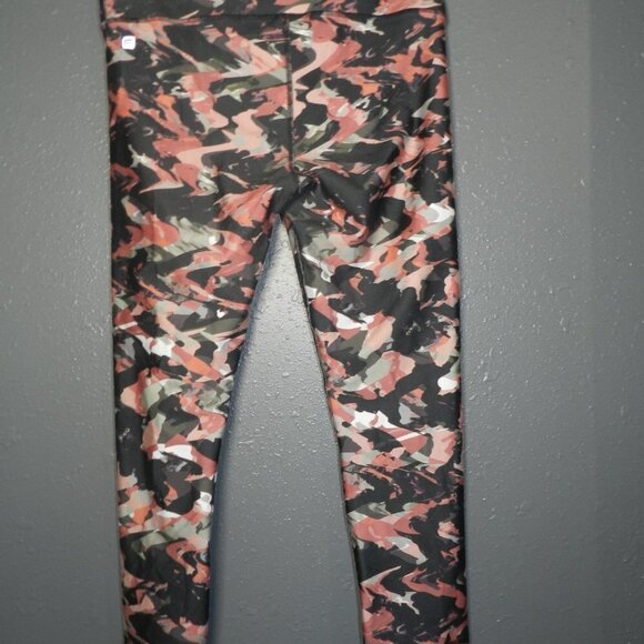 Fabletics Womens Pink And Grey Black Abstract Capri Athletic Leggings Size Small - Picture 5 of 9